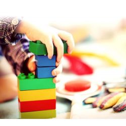 ZHEGAO 00334 non  CHIẾN QUẢ THÔNG ĐỎ bộ đồ chơi xếp lắp ráp ghép mô hình LIGHTWEIGHT AND QUICK 247 khối