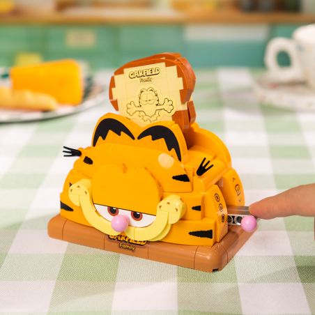 PANTASY 86811 NHỮNG CỖ MÁY VUI NHỘN CỦA GIA ĐÌNH GARFIELD TOAST DRIVER bộ đồ chơi xếp lắp ráp ghép mô hình Movie & Game GARFIELD FAMILY Phim Và Trò Chơi 300 khối