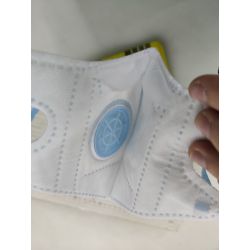 Khẩu trang trẻ em 3 - 10 tuổi KN95 Breazwell 530V lọc hơn 95% bụi siêu mịn PM2.5 có van thở, đệm mũi, chun vải mềm, đeo cả tai l