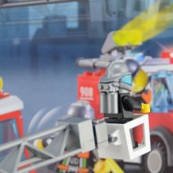 QMAN ENLIGHTEN KEEPPLEY 908 non  XE THANG CỨU HỎA LỚN VÀ CHIẾU ĐÈN bộ đồ chơi xếp lắp ráp ghép mô hình City FIRE RESCUE SCALING LADDER ENGINES Thành Phố 605 khối